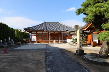 Fototapeta na wymiar A japanese temple : Katsura-roku-jizo-son Temple in Kyoto City 日本のお寺：京都市にある桂六地蔵尊