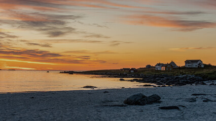 Obraz premium Beautiful sunset on Ramberg beach, Lofoten Islands, Arctic circle, Norway