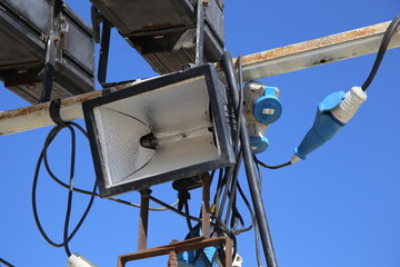 Halogen Flutlicht Scheinwerfer mit himmel