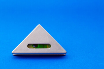 Bubble level insert in triangular shape