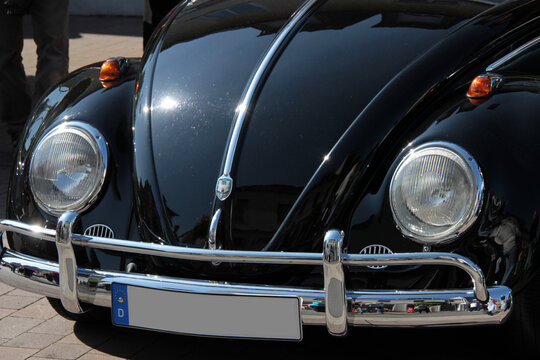 Schwarzer Volkswagen Käfer Detailfoto der Front