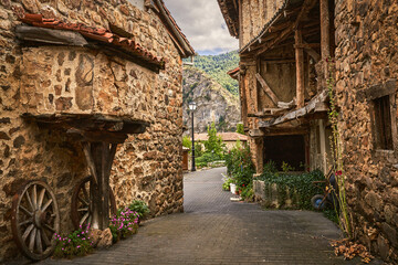 Mogrovejo is a small village declared an Asset of Cultural Interest and Historical Site. It houses ashlar and masonry mansions from the 16th-18th centuries.In Camaleño, Cantabria, Spain