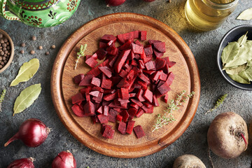 Sliced beetroot with onions and spices - preparation of fermented kvass