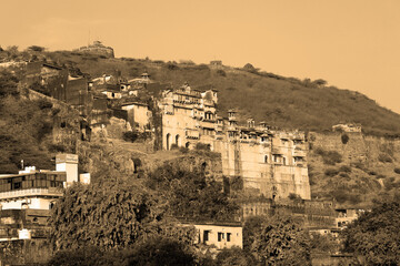 Obraz premium Bundi India Taragarh Fort is gigantic architecture nestled in Bundi district. Also known as Star Fort, it was constructed in the 16th century. 