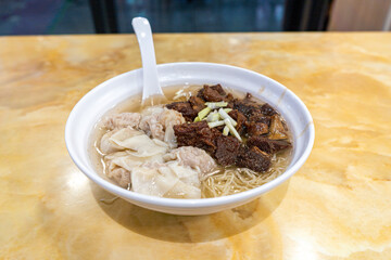 Wonton noodles with beef brisket