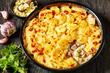 au gratin potatoes with diced ham and green peas - Powered by Adobe