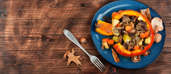 Roasted Hokkaido pumpkin with meat and apples.