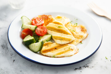 Grilled halloumi cheese with vegetables