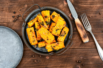 Cooked corn on the cob.