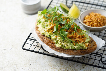 Healthy avocado toast with onion crunch