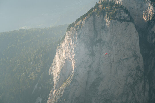 Paraglider am Gr&ouml;dner Joch