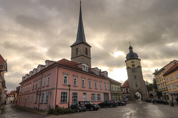 Arnstadt in Thüringen; Ried mit Glockenturm und Riedtor