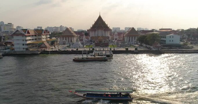 Kalayanamit Woramahaviharn Temple Located along the Chao Phraya River