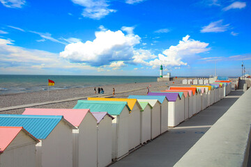 Le Tréport en Normandie (France) : plage, cabines de bain et phare - obrazy, fototapety, plakaty