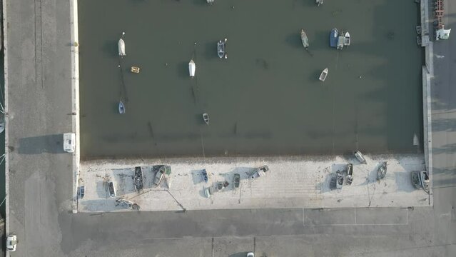 Beira Rio Tejo Portugal Bra&ccedil;o Prata Barco Cabo Ruivo Marvila Parque Lisboa Ver&atilde;o Europa Docas Residenciais Estu&aacute;rio Azul Verde Paisagem Natural Navio Portugu&ecirc;s Portugal Marginal Freguesia