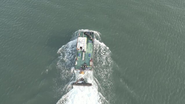 Beira Rio Tejo Portugal Bra&ccedil;o Prata Barco Cabo Ruivo Marvila Parque Lisboa Ver&atilde;o Europa Docas Residenciais Estu&aacute;rio Azul Verde Paisagem Natural Navio Portugu&ecirc;s Portugal Marginal Freguesia