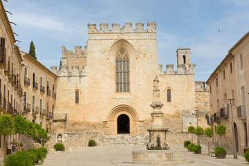 Fototapeta premium church, architecture, tower, italy, religion, building, cathedral, ancient, europe, spain, old, medieval, facade, monument, sky, castle, catholic, town, city, landmark, stone, travel, tourism, square,