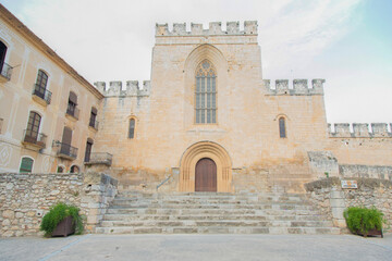 Fototapeta premium architecture, church, building, ancient, europe, italy, spain, stone, old, medieval, tower, house, city, religion, street, town, castle, travel, village, sky, landmark, tourism, facade, outdoor, wall