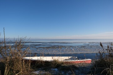 Closeup shot of a white boat near the lake on a sunny day