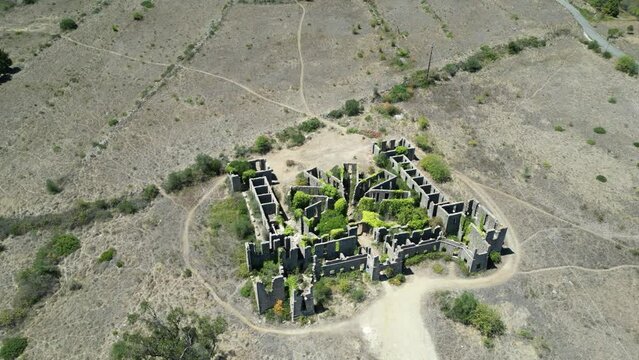 Ru&iacute;nas Abandonado Sanat&oacute;rio Albergaria Grandella Desmoronamento Desabitado Destru&iacute;do Obra Constru&ccedil;&atilde;o Parque Municipal Cabe&ccedil;o de Montachique Ribas de Cima Fanh&otilde;es Lisboa Portugal Cabe&ccedil;o de Montachique