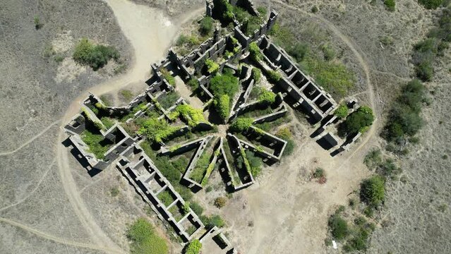 Ru&iacute;nas Abandonado Sanat&oacute;rio Albergaria Grandella Desmoronamento Desabitado Destru&iacute;do Obra Constru&ccedil;&atilde;o Parque Municipal Cabe&ccedil;o de Montachique Ribas de Cima Fanh&otilde;es Lisboa Portugal Cabe&ccedil;o de Montachique
