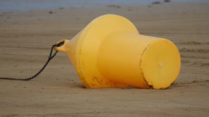 balise marine jaune