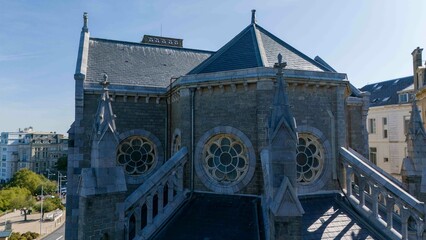 Église Sainte-Eugénie de Biarritz un après-midi. Municipalité de Biarritz au Pays Basque en France - obrazy, fototapety, plakaty