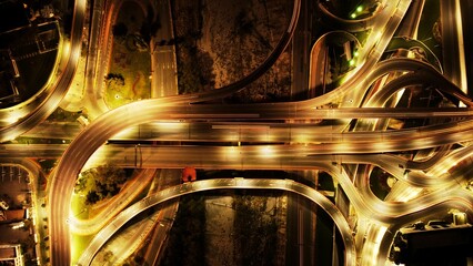 Aerial view of a city at night with traffic lights - obrazy, fototapety, plakaty