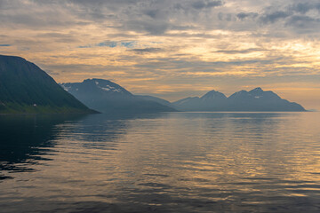 der magische Fjord Balsfjorden südlich von der Polarstadt Tromsö in Norwegen