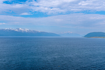 der magische Fjord Balsfjorden südlich von der Polarstadt Tromsö in Norwegen