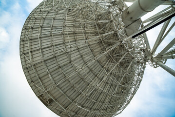 Large radio telescope, parabolic antenna
