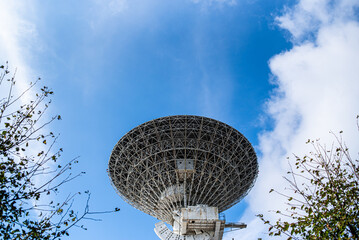 Large radio telescope, parabolic antenna