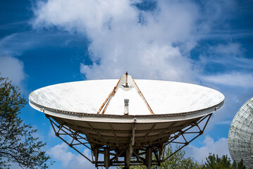 Large radio telescope, parabolic antenna
