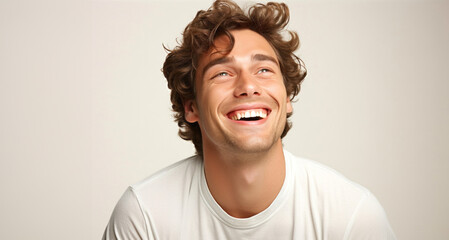 Fototapeta premium Hombre con rostro sonriente