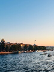 Obraz premium Sunset at the city river, riverside in the city