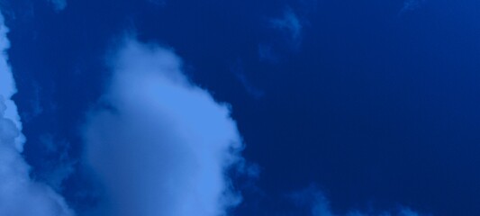 Obraz na płótnie Canvas clear blue sky with white clouds background 