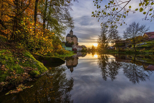 Burg Falkenfels in Bayern im Herbst