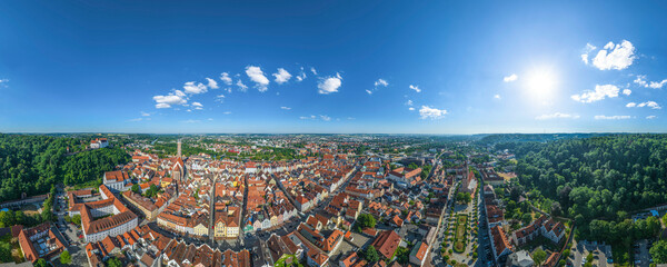Landshut, die Bezirkshauptstadt von Niederbayern im Luftbild, 360 Grad Rundblick