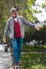 Madrid's autumn scene: Bearded guy, red-checks, balances, bokeh backdrop, sunny day.
