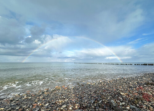 Regenbogen &uuml;ber der Ostsee
