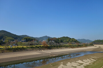 秋の篠山川　西紀大橋より下流方向　丹波篠山市
