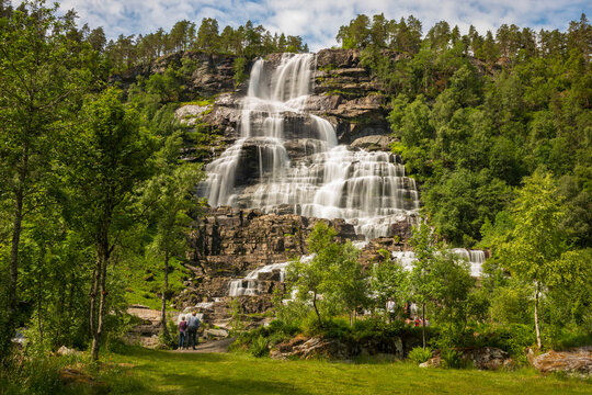 Tvindefossen is a waterfall  located about 12 kilometres north of the village of Vossevangen along the European route E16 road to Fl&aring;m.