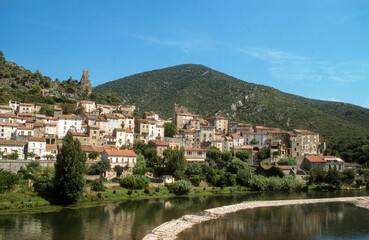 Fototapeta na wymiar Pont de Ceps, fleuve L'Orb, Roquebrun, Occitanie, Hérault, 34, France