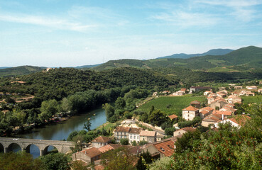 Fototapeta na wymiar Pont de Ceps, fleuve L'Orb, Roquebrun, Occitanie, Hérault, 34, France