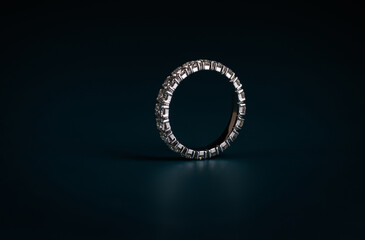 Beautiful ring in white gold with diamonds.