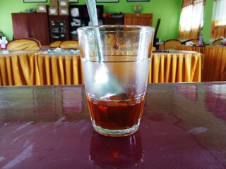 glass of cola with ice