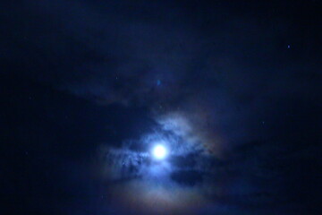 Fototapeta na wymiar 月空　月のある景色
