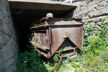 Fototapeta na wymiar Trolley in the coal mine gallery