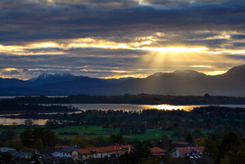Obraz premium Sonnenaufgang über dem Chiemsee