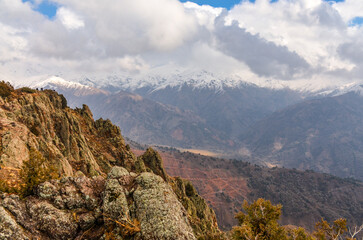 Naklejka premium snow covered peaks of Chatkal ridge scenic view from Amirsoy mountain (Tashkent region, Uzbekistan)